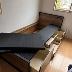 ベッドフレームの画像