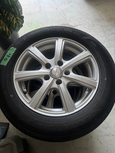 商談中。ホイール付きサマータイヤ4本セット  215/60R16