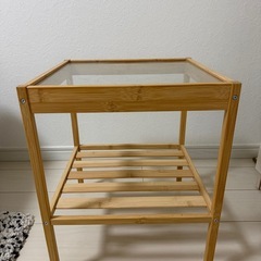 ベッドサイドテーブルの画像