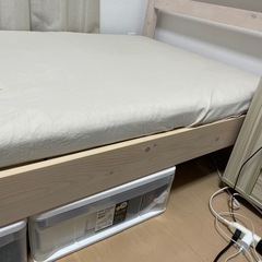パイン材シングルベッドの画像
