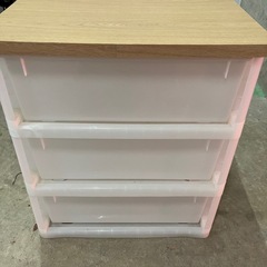 【無料でお譲りします】　木目調天板チェスト 3段の画像