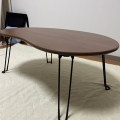 豆型テーブルの画像