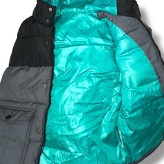 【GUジーユー】中綿ダウンベスト　メンズ　フーディ　軽量　カジュアルの画像