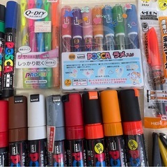 ポスカやペン大量‼まとめて‼️の画像