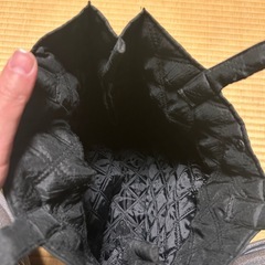 花飾り　トートバッグ　ハンドバッグ　ブラック　シンプルの画像