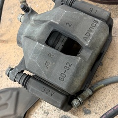 200系クラウン  フロントブレーキ1式の画像