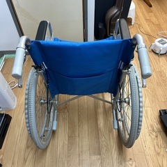 ⭐️美品⭐️🉐車椅子　車イス　介護　ハンドブレーキ付き　アルミ製　車いす　背折れタイプ　BM02の画像