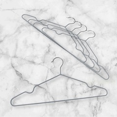 【新品】ハンガー 滑らない 5本組 耐熱 ハンガー すべらないハンガー 特殊ラバー かたくずれ防止の画像