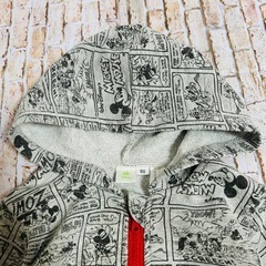 【Disney】長袖　コミックス風　総柄　ジップパーカー　ミッキーマウス　90の画像