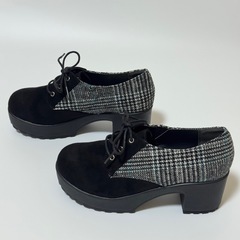 パンプス 厚底 ローファー風 ブラック チェック柄 カジュアル 秋 冬 23.5の画像