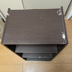 木製の三段収納棚の画像