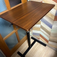 昇降式デスクの画像