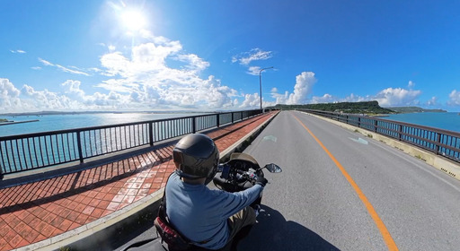 Insta360 X4 本体とメモリカード・バイク取付用自撮り棒のセット