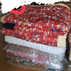 再投稿　　布団多数あります