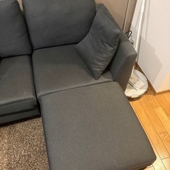 三人がけソファ　➕　オットマンの画像