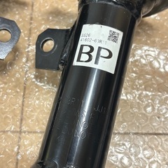 ワゴンR MH55S スティングレー 純正ショックアブソーバーセット＋ナンバーフレームの画像