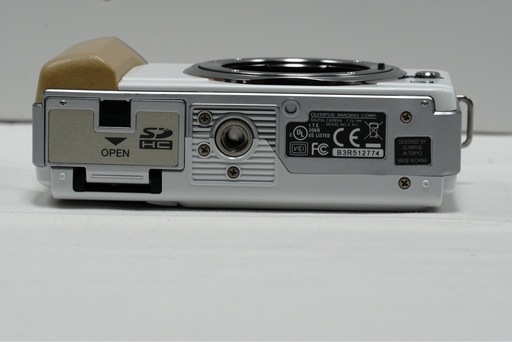 OLYMPUS PEN E-PL1 ショット数少ない ホワイト 付属品多数
