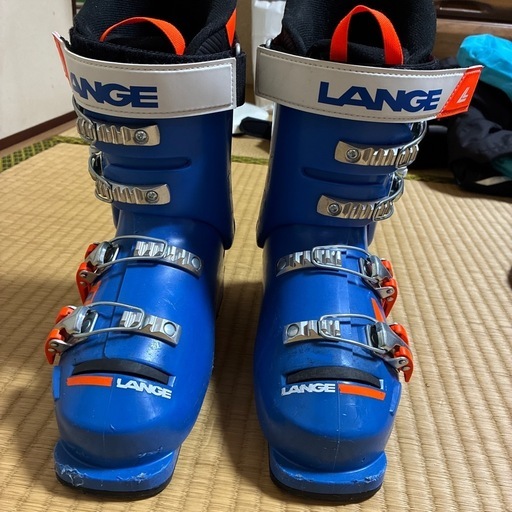 【購入検討中
】LANGE （RSJ60）スキーブーツ22.5センチ　6回使用（1シーズンのみ）