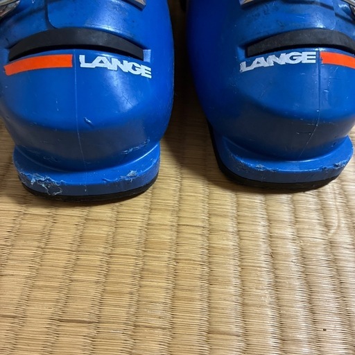 【購入検討中
】LANGE （RSJ60）スキーブーツ22.5センチ　6回使用（1シーズンのみ）