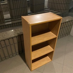 シンプルな棚　シェルフ　ブラウンの画像