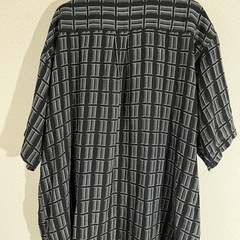 アカットアボーブ 半袖シャツの画像