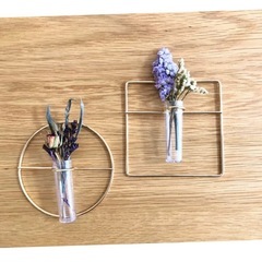 フラワーベース　壁掛けタイプの花瓶　ワイヤーウォールディスプレイ おしゃれインテリア 　ワイヤーアート 一輪挿し　花瓶　花器　トレンド　北欧　韓国インテリアの画像