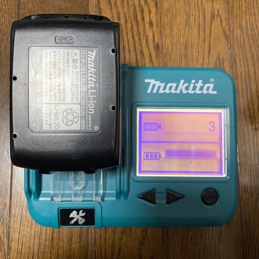 w-8　チェッカー表示有り　充電回数2回3回　マキタ 18V バッテリー　BL1860B 2個セット