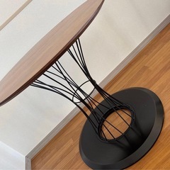 ニトリ ダイニングテーブル 丸テーブル コルーナ ウォルナットの画像