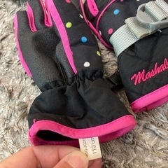 19.0cmのスノーシューズと110サイズの手袋のセットの画像