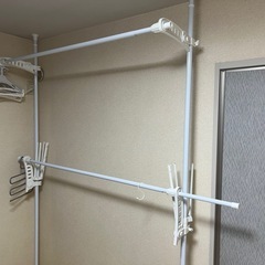 ニトリ 壁面つっぱり物干し 伸縮式の画像