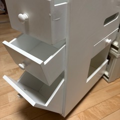 【無料】キャスター付きドレッサーの画像