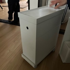 トイレットペーパーケース、掃除ブラシ　　セットの画像