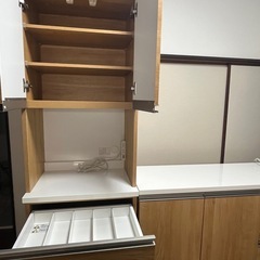 食器棚の画像