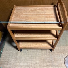 木製ワゴンの画像