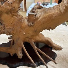 木のオブジェの画像