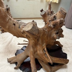 木のオブジェの画像