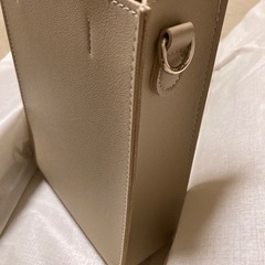 合成皮革製　ミニトートバッグ　サイドにリング付きでスタイリッシュ。  ミニハンドバッグ　 グレージュ  の画像