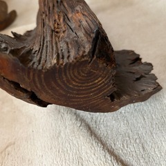 木彫りの仏像の画像