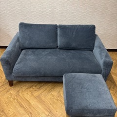 2人掛けソファ　オットマン付きの画像