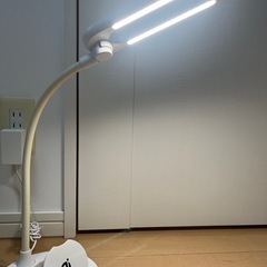 Qi充電機能搭載LEDデスクライト の画像