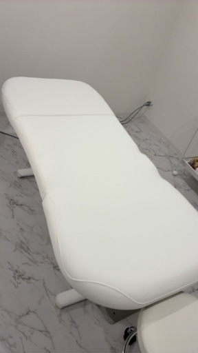 値下げ.2台購入で42万円【美品／使用1年弱】電動エステベッド 業務用