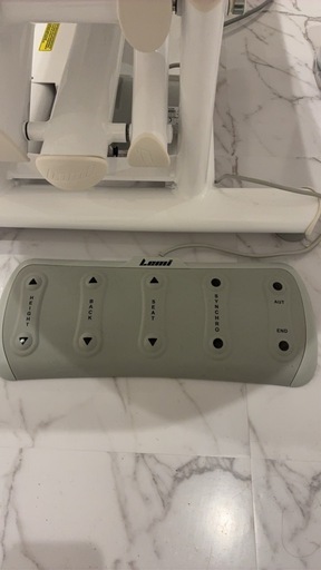 値下げ.2台購入で42万円【美品／使用1年弱】電動エステベッド 業務用 