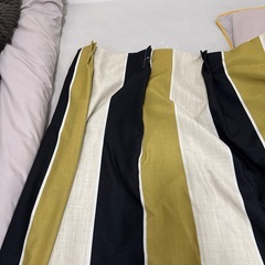 ニトリ　カ－テン２枚、カ－テンレ－ルの画像