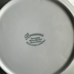 Brasserie」シリーズのウィリアムズ・ソノマ（Williams-Sonoma）のプレートの画像