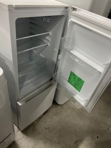 NO B98?福岡市内配送設置無料✨? YAMADA ノンフロン冷凍冷蔵庫 YRZ-C12H1 です。
