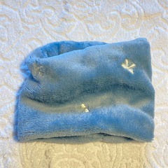 ワンちゃん、犬用のリボン刺繍のネックウォーマー  S  の画像