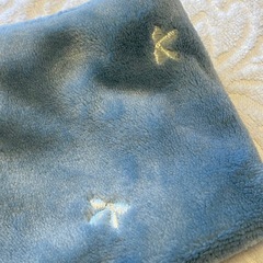 ワンちゃん、犬用のリボン刺繍のネックウォーマー  S  の画像