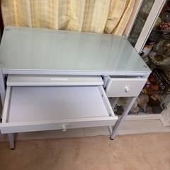 パソコンデスクの画像