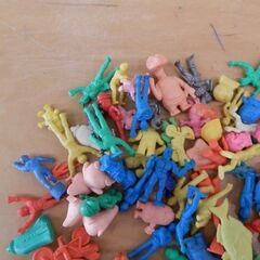 戦隊 仮面ライダー ウルトラマン ドラえもん スーパーマリオ など 消しゴム フィギュア 約600ｇ まとめて 札幌 西区 西野の画像