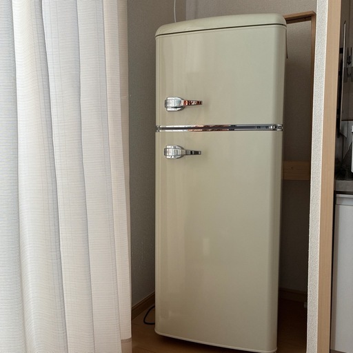 値下げしました  アイリス
オーヤマレトロ風かわいい冷蔵庫 